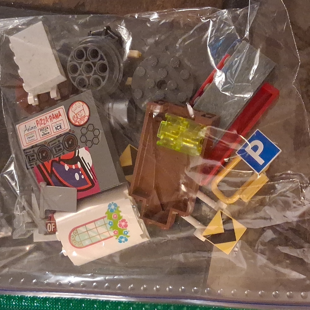 MISC LEGO PIECES - Picture 2 of 2
